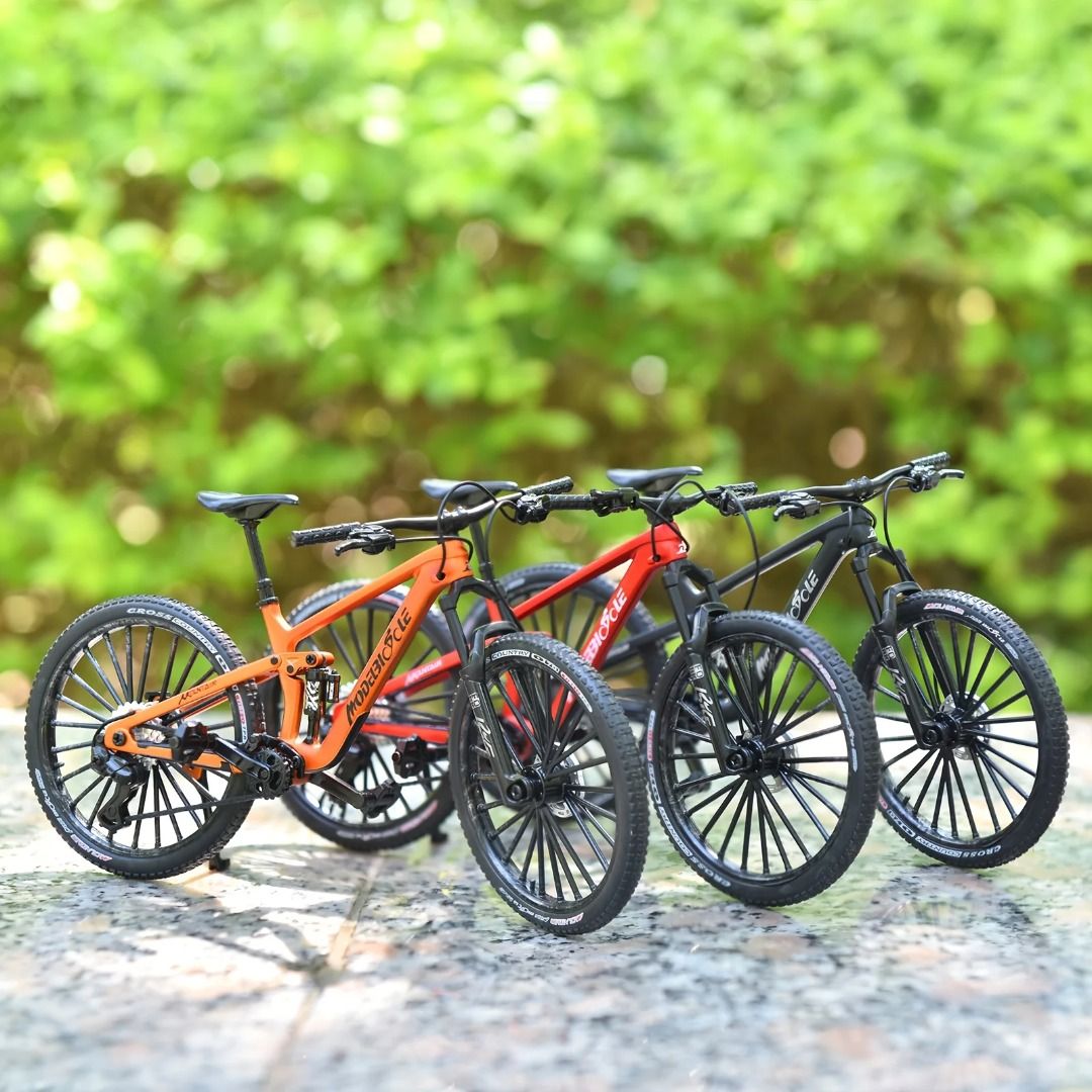 Mini Enduro Bike Model β Realistic 1:6 Scale Collectible with Functional Parts