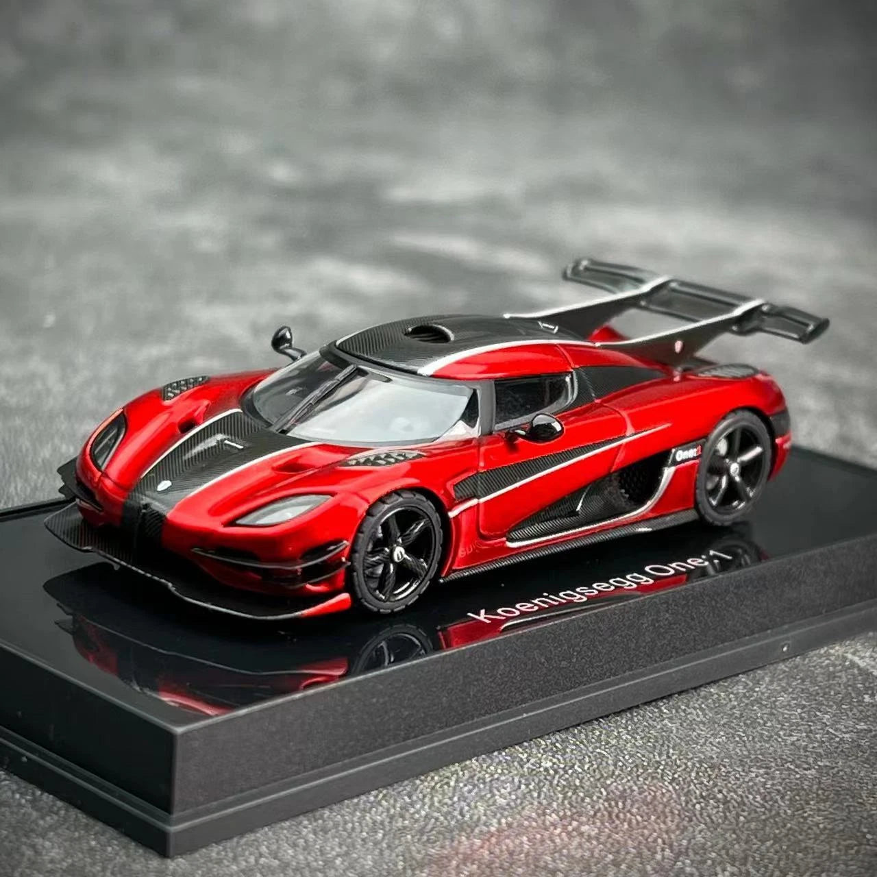 1:64 Koenigsegg Regera Die-Cast Model Car β Candy Red Carbon Fiber Finish