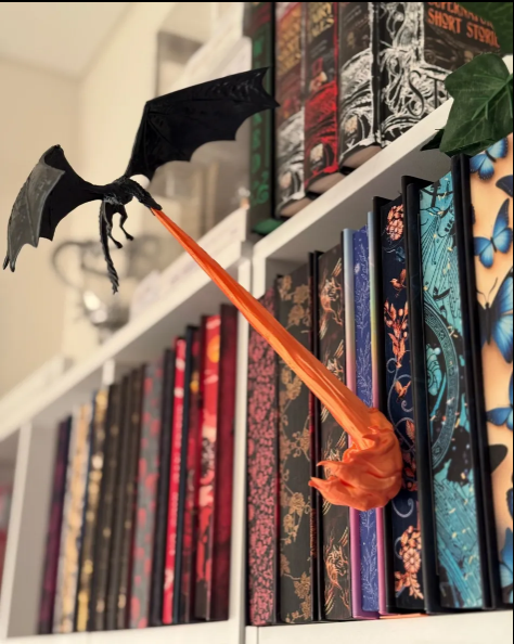 Dragon Flame Bookend Shelf Decor – Fire-Breathing Dragon Bookend