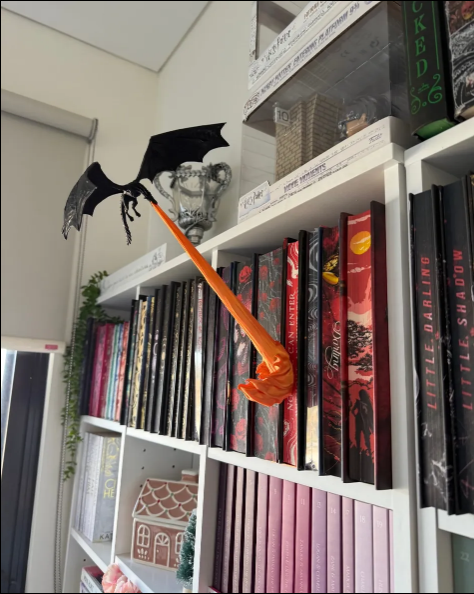 Dragon Flame Bookend Shelf Decor – Fire-Breathing Dragon Bookend