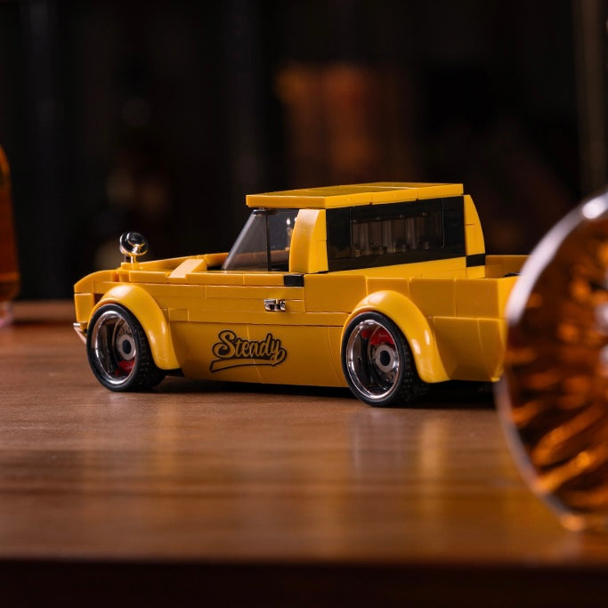 Freedom Cruiser Building Set – 1:24 Scale Retro Classic Car Model (324 Pieces)