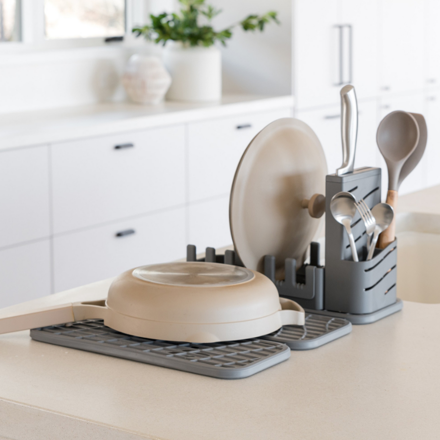 Dish Pad and Dish Pad Rack