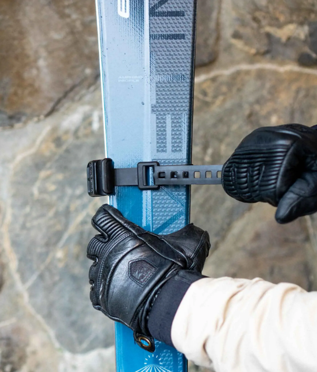 Pocket-Sized Ski Carry Clip