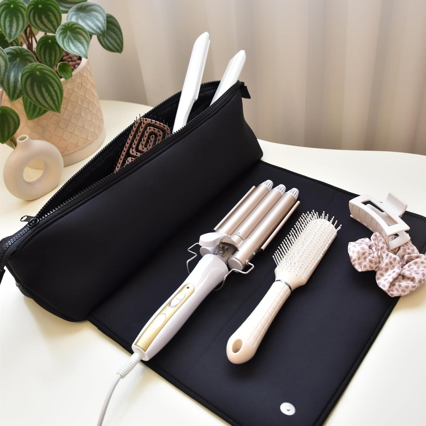 2-in-1 Hair Tool Travel Bag with Heat-Resistant Mat – Portable Storage for Straighteners, Flat Irons
