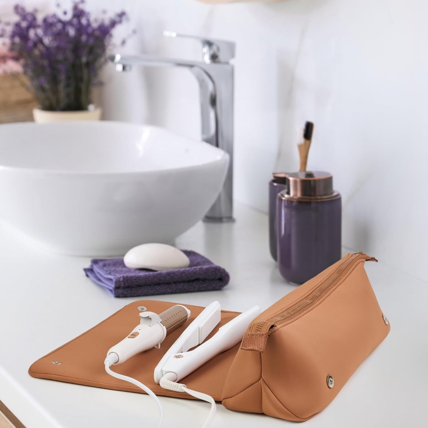 2-in-1 Hair Tool Travel Bag with Heat-Resistant Mat – Portable Storage for Straighteners, Flat Irons