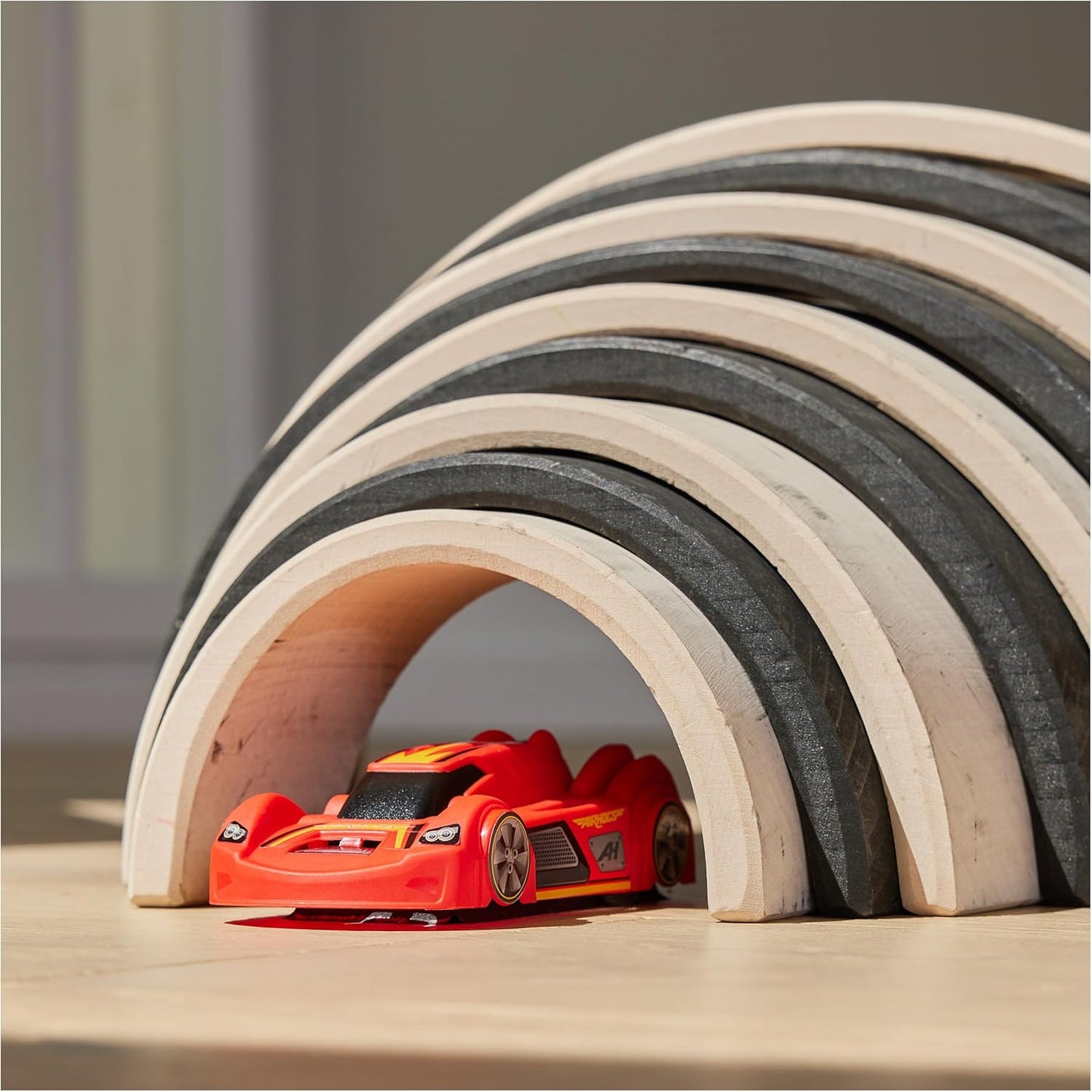 Zero Gravity Light Climbing Racer – Light-Guided Wall, Ceiling, and Floor Racing Toy