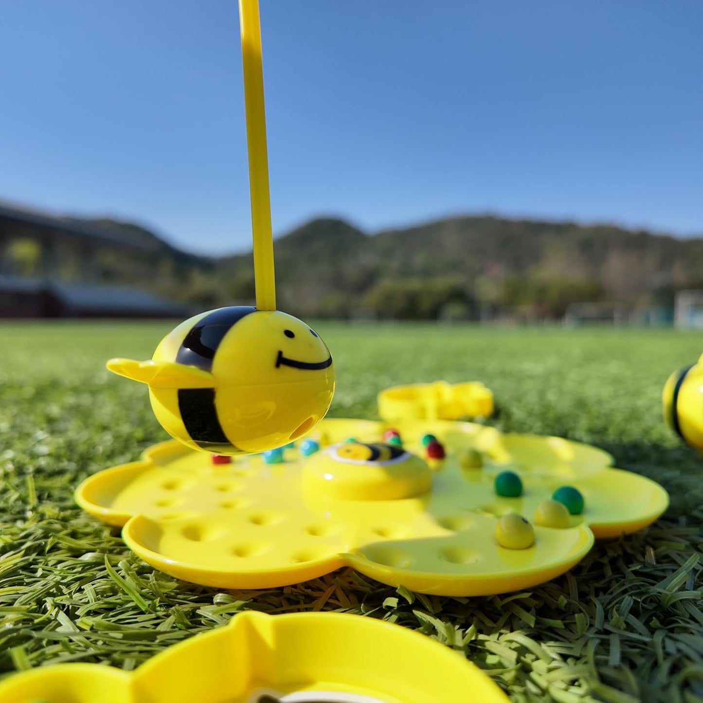 Bee-Shaped Plastic Interactive Toy – Fun Multiplayer Educational Game for Family & Friends