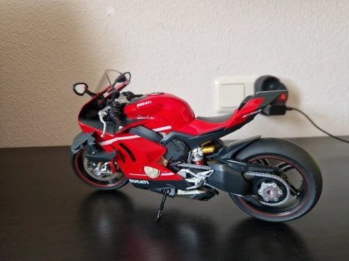 1:6 Ducati  Motorcycle Model – Ultra-Realistic Engineering Collectible with Smoke Exhaust Effect