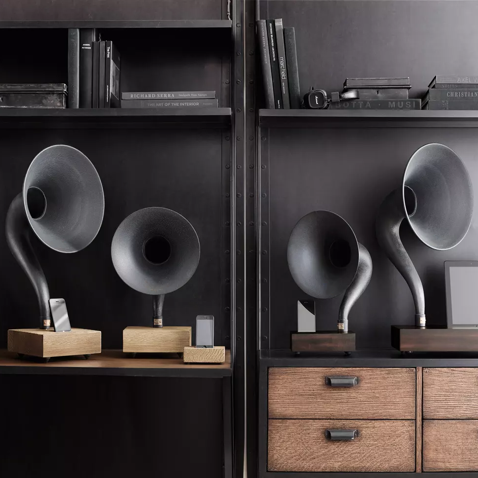 Vintage Phonograph – Walnut Stand for iPhone Models with Acoustic Horn Speaker