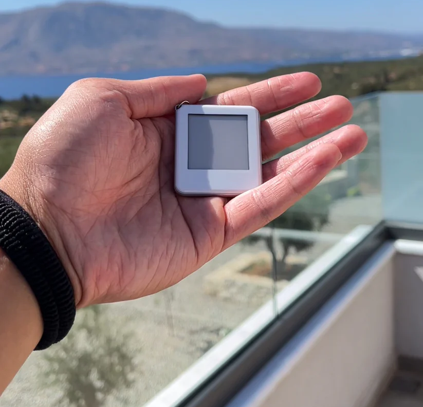 NFC E-Ink Keychain – Stylish, Personalized & Sustainable