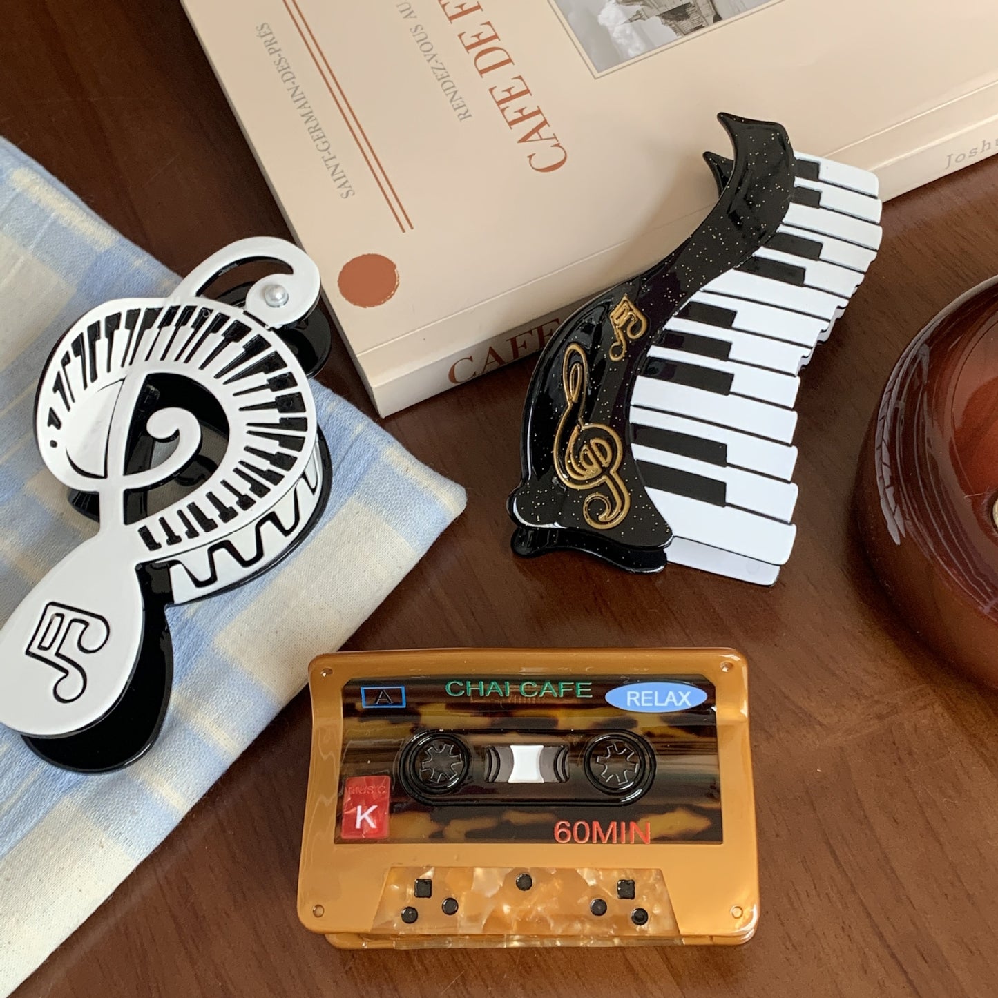 Cello Hair Clip – Elegant Curved Design with Classical Charm