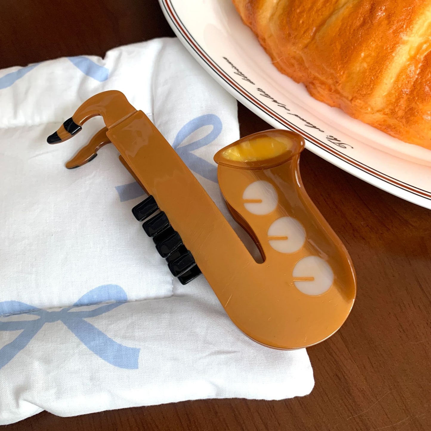 Cello Hair Clip – Elegant Curved Design with Classical Charm