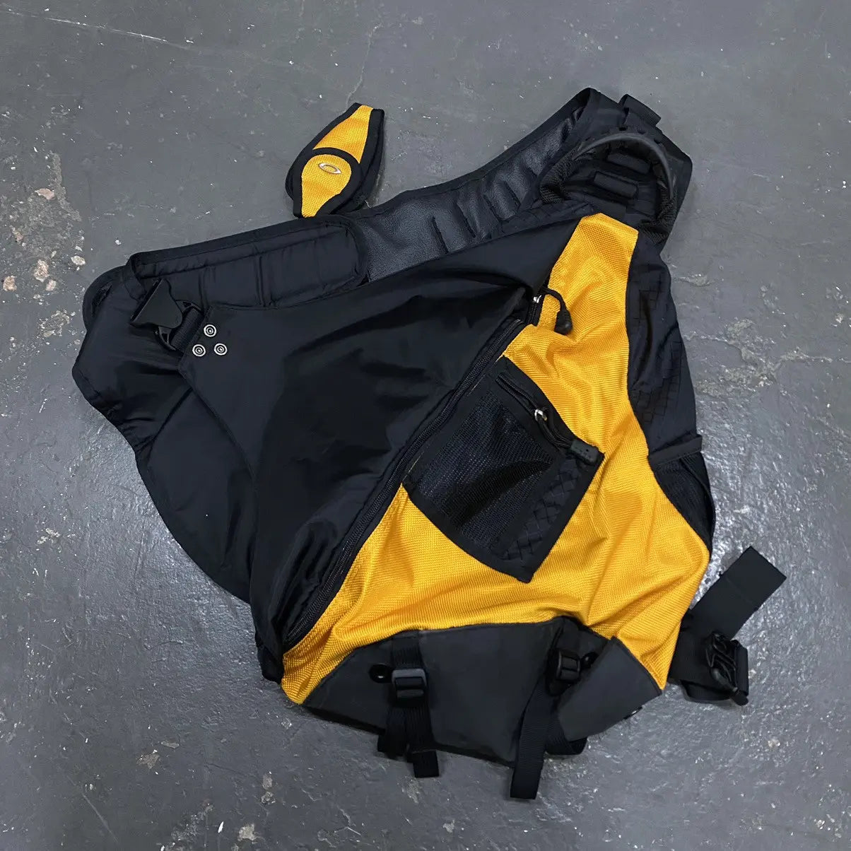 Single Shoulder Tactical Archery Bag – Waterproof Utility-Style Bow and Arrow Storage Pack