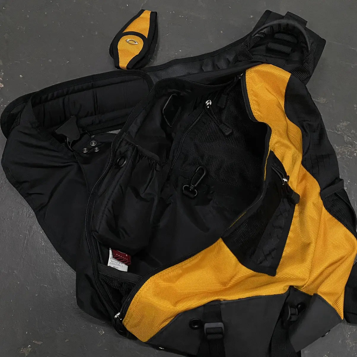 Single Shoulder Tactical Archery Bag – Waterproof Utility-Style Bow and Arrow Storage Pack