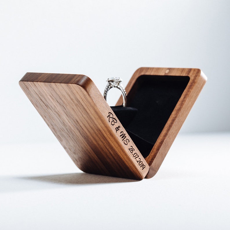 Walnut Rotating Ring Box – Elegant Handmade Proposal Case