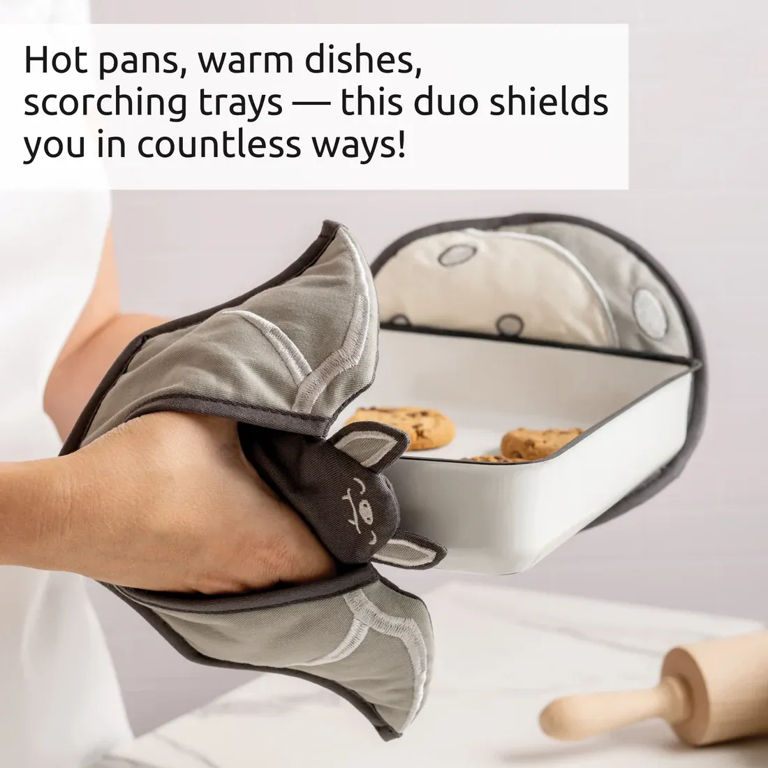 Gothic Bat Oven Mitts & Moon Trivet Set – Add a Touch of Dark Charm to Your Kitchen