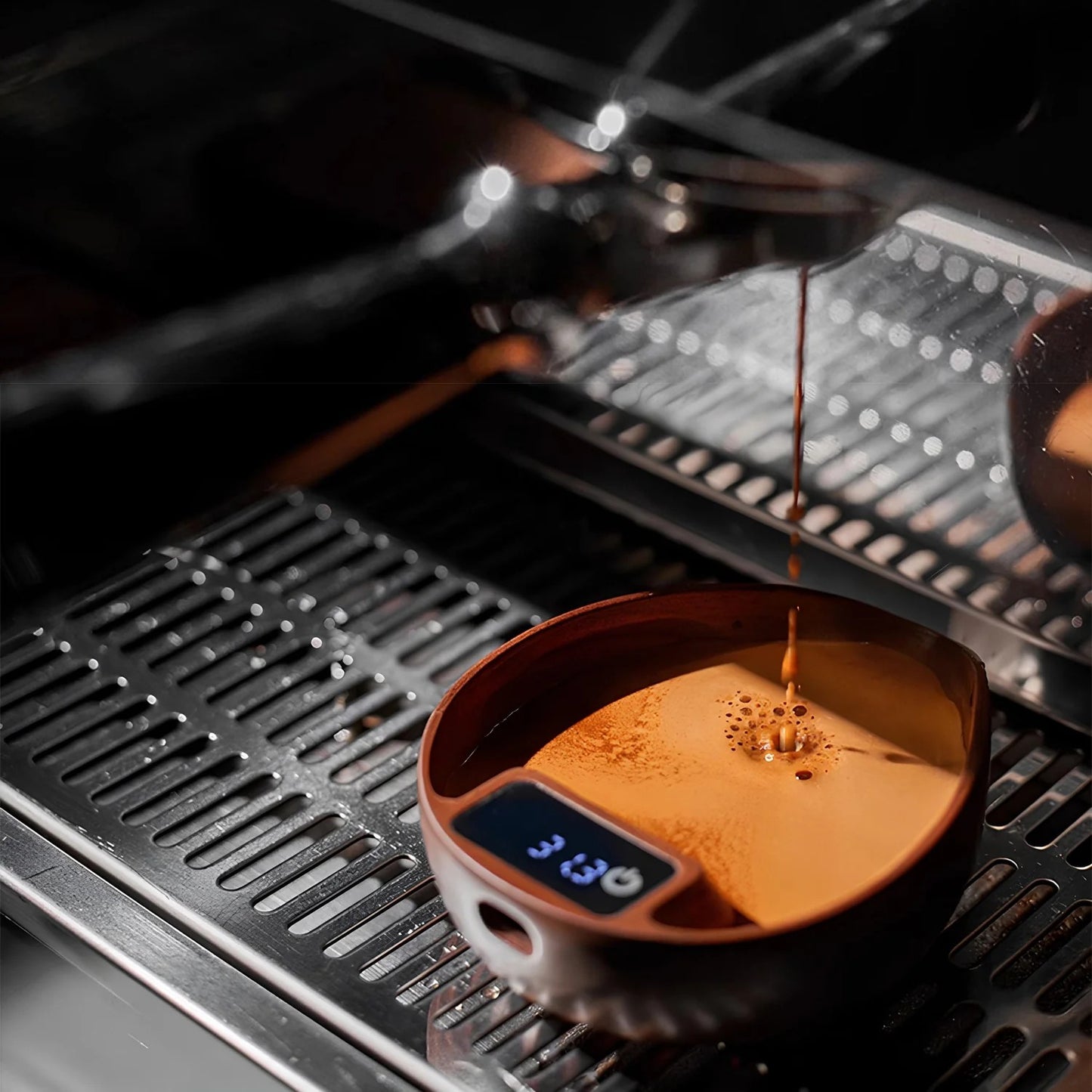 Walnut Coffee Scale – Precision Brewing with Natural Elegance