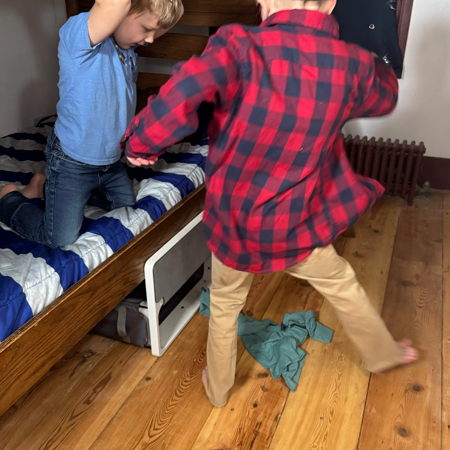 Underbed Laundry Basket – No-Bend Storage Solution