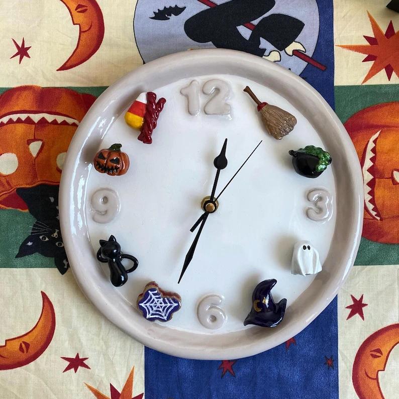 Seasonal Magnetic Ornament Clock – Handcrafted Clay Clock with Interchangeable Charms
