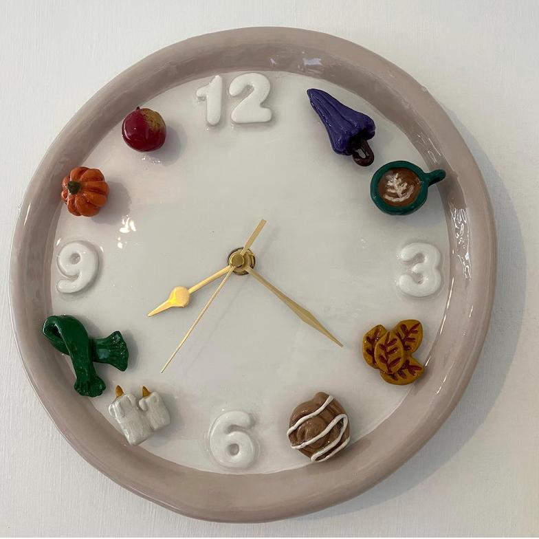 Seasonal Magnetic Ornament Clock – Handcrafted Clay Clock with Interchangeable Charms