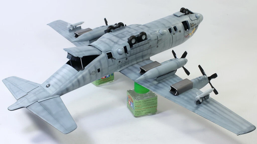 US Air Force AC-130H Spectre – 1:72 Professional Model